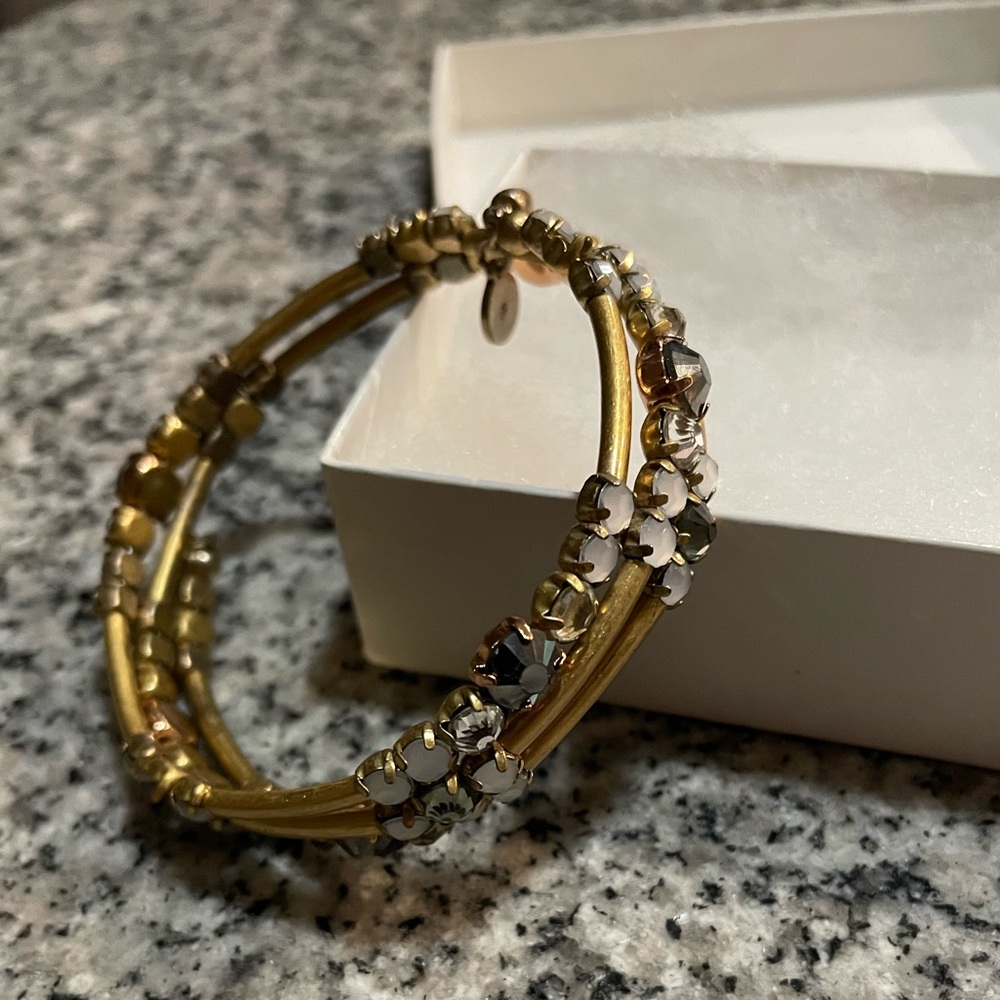Chic Gold Beaded Bracelet